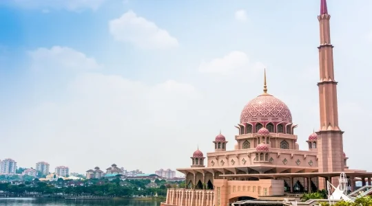 ピンクモスク（プトラモスク）